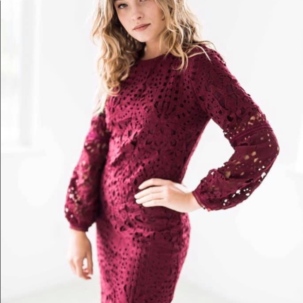 JessaKae Julia Lace Shift Dress Small in Burgundy